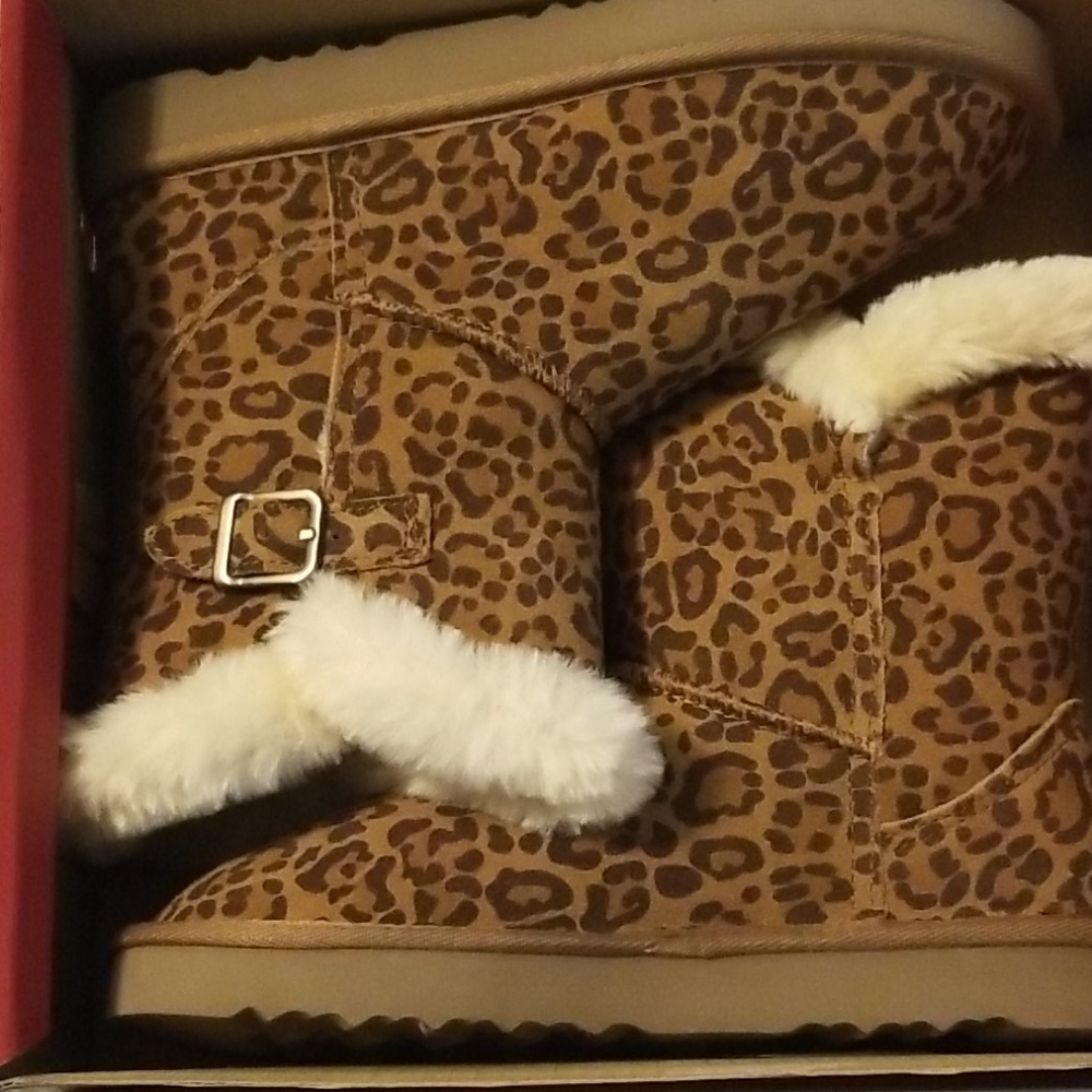 BRAND NEW BOOTS.....  NWOT